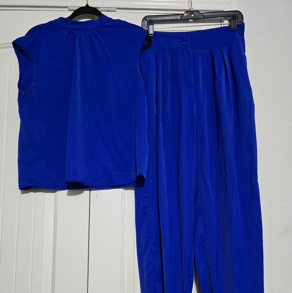 Pant suit